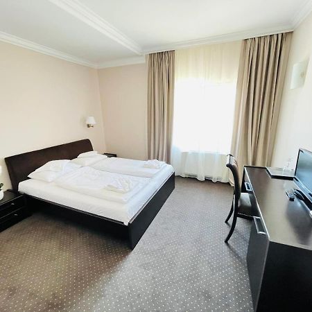 Hotel Opal Залэу Экстерьер фото